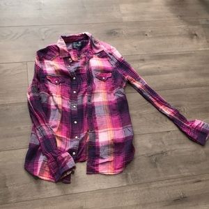 “Favorite Fit” AE shirt w/ snaps, runs small.